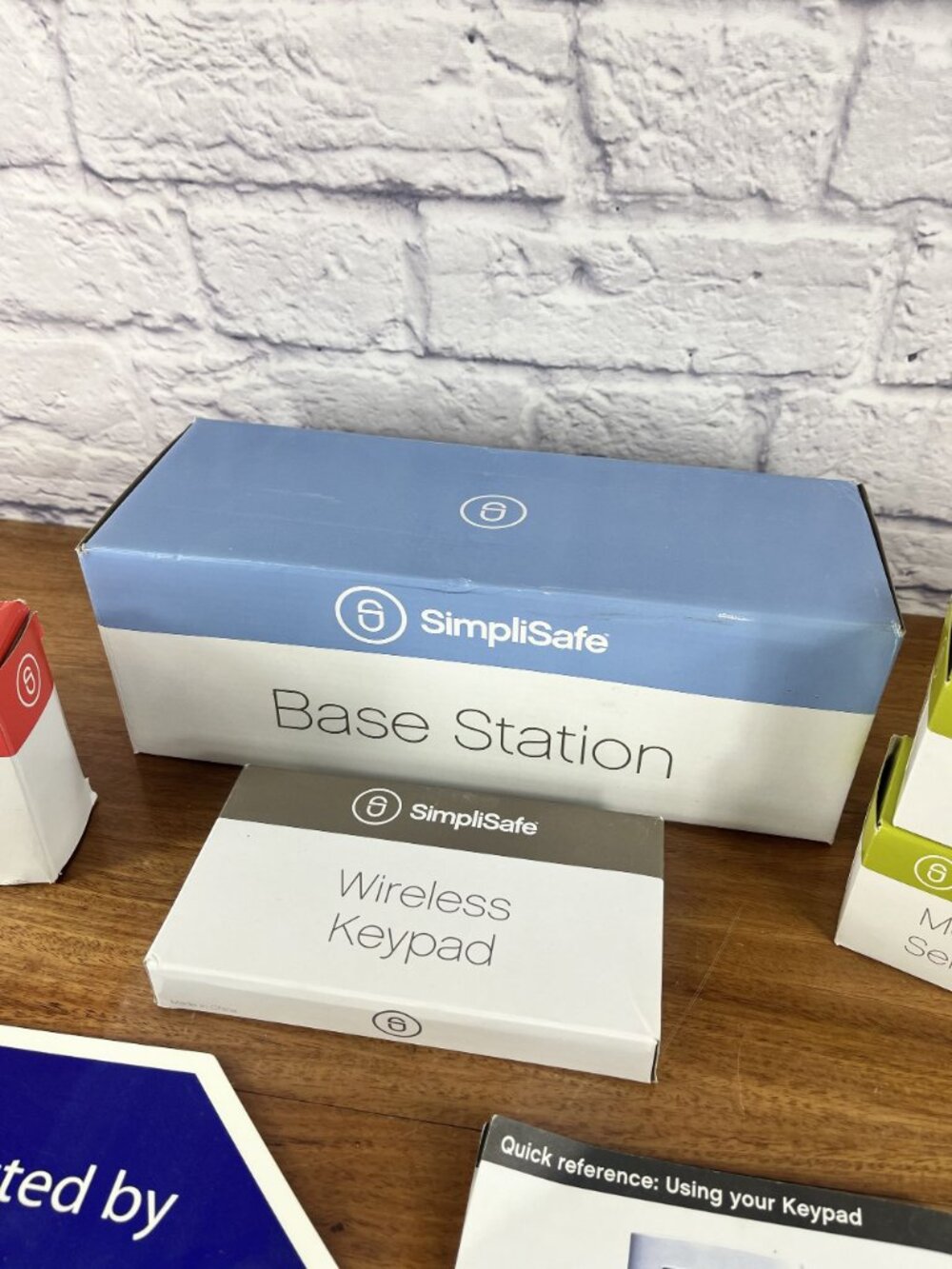SimpliSafe Wireless Home Security System GEN 1 LOT Base, 2 Motion, Keypad, Siren - Picture 5 of 13